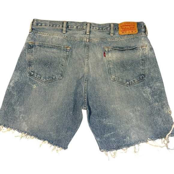 Levi’s 501 CT Tapered Cutoff Shorts – Light Wash - Picture 2 of 5